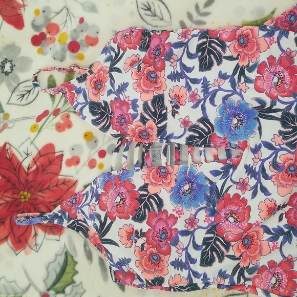 Time and Tru Swimsuit - Picture 3 of 9